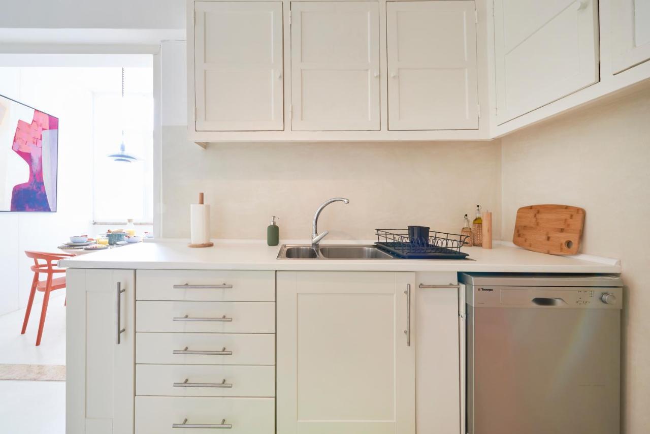 Light-Filled & Renovated Apartment, By Timecooler Lisboa Eksteriør bilde